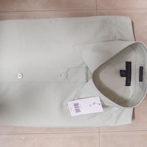 BANANA REPUBLIC men's dress shirt, medium, fitted